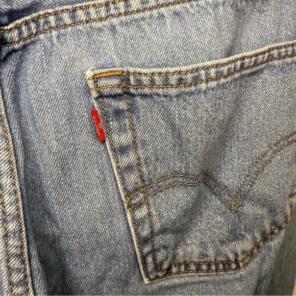 Levi’s Regular Fit Light Wash Men’s 505 Jeans Classic Denim Size 38 W 32 L GUC - Picture 4 of 7